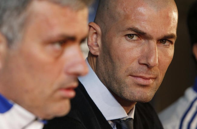 MU Akan Datangkan Zidane Jika Mourinho Pergi