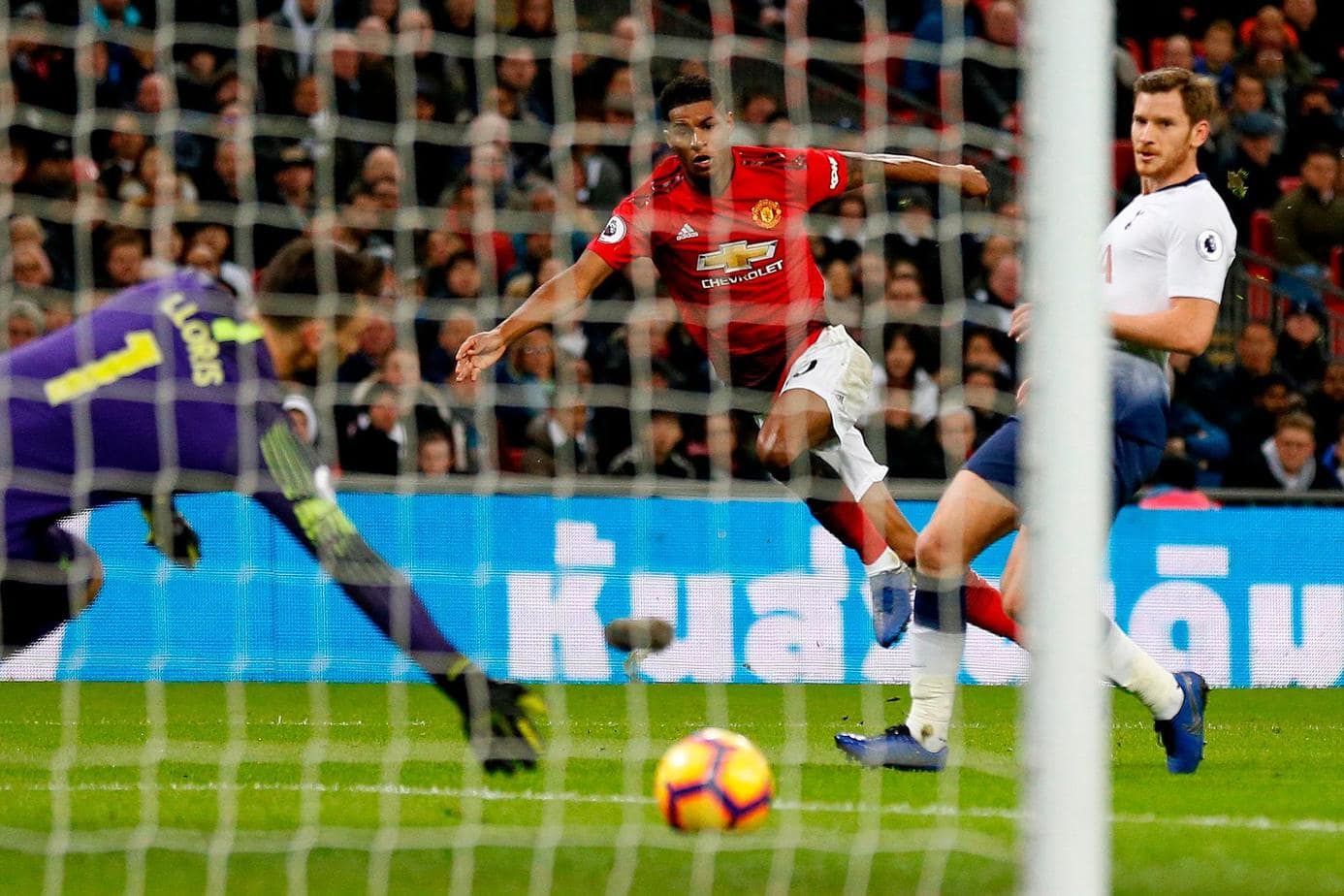 Tottenham Tunduk Saat Jamu Manchester United