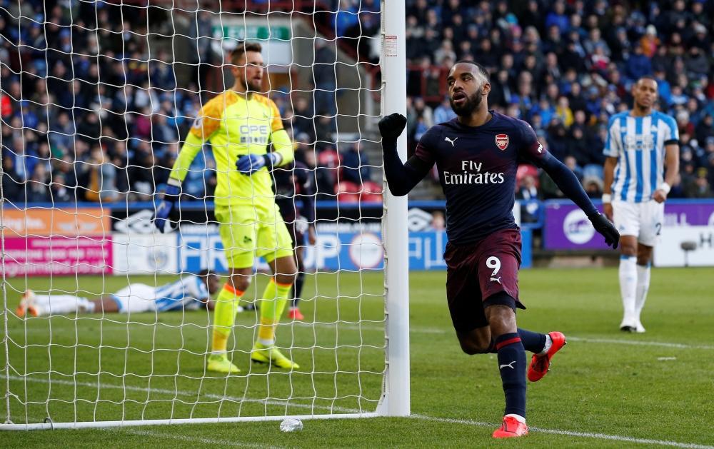 Arsenal Curi Angka Penuh Di Kandang Huddersfield